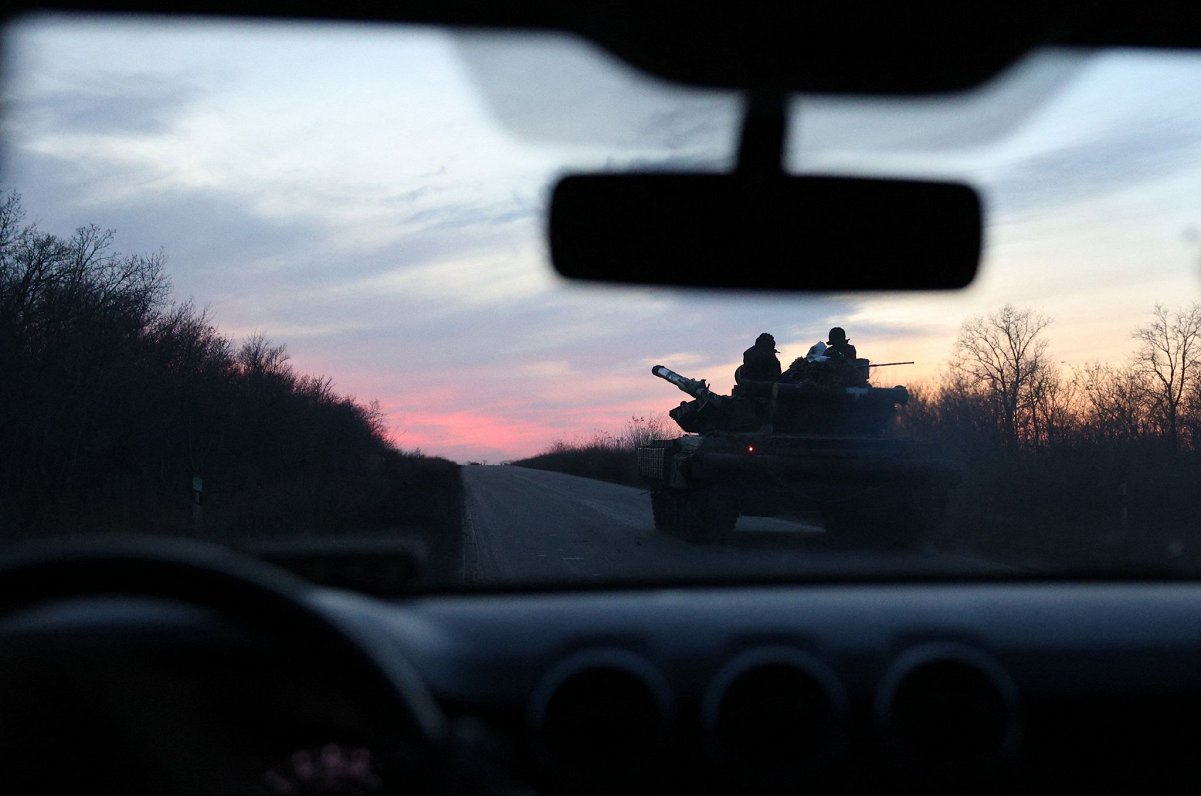 Ukrainas armijas tanks Avdijivkas pievārtē