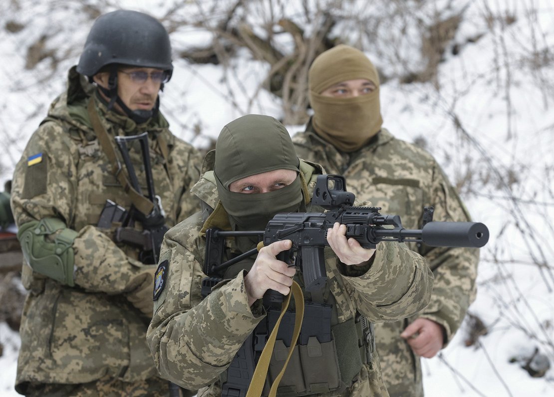Sibīrijas bataljona brīvprātīgie karavīri piedalās mācībās Ukrainā. Šis bataljons komplektēts no Kri...
