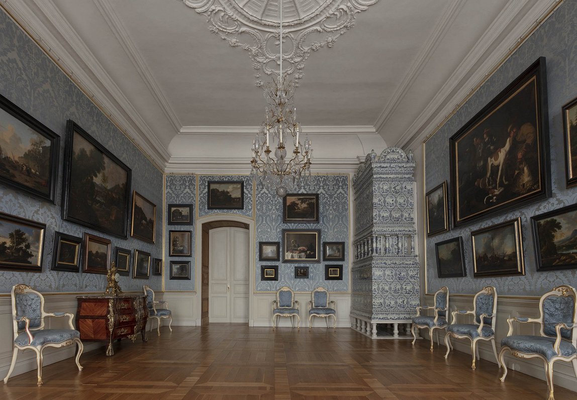 Rundāles pils hercoga parādes apartamentu telpa ar holandiešu gleznām