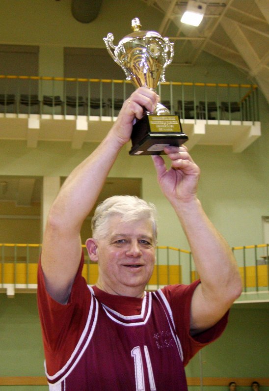 Saeimas basketbola komandas kapteinis Kārlis Strēlis pēc uzvaras pār Rīgas domes komandu, 2005. gadā