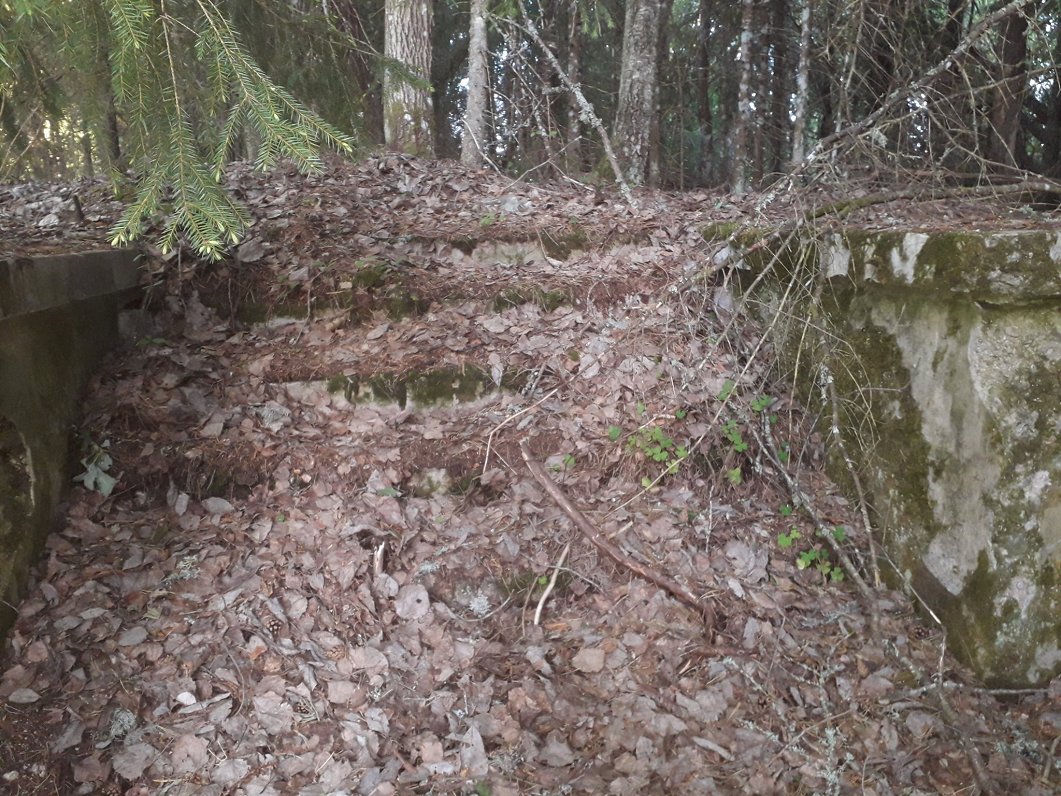Remains of Latvian border post at Glēzeris/Piirijärv lake
