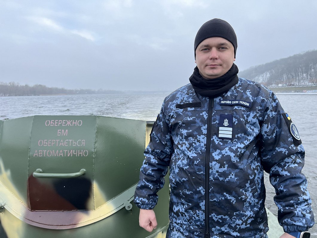 Ukrainas Jūras spēku Upju flotiles virsnieks, trešā ranga kapteinis Jaroslavs Ševčenko