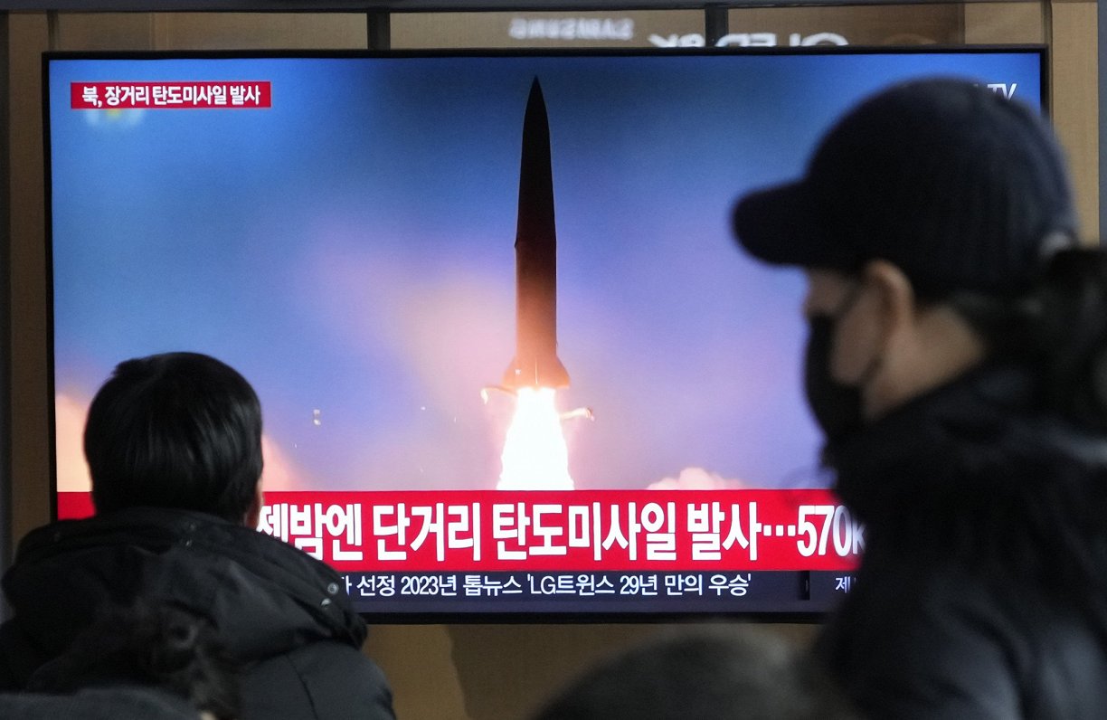 Ziemeļkorejas raķešu izmēģinājums.