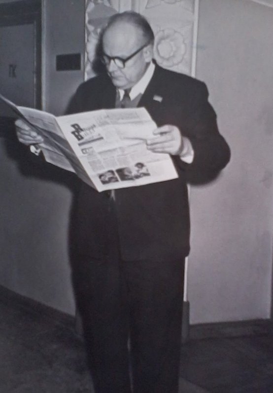 Arvīds Grigulis Latvijas Padomju rakstnieku savienības 5. kongresa starpbrīdī 1965. gada decembrī.
