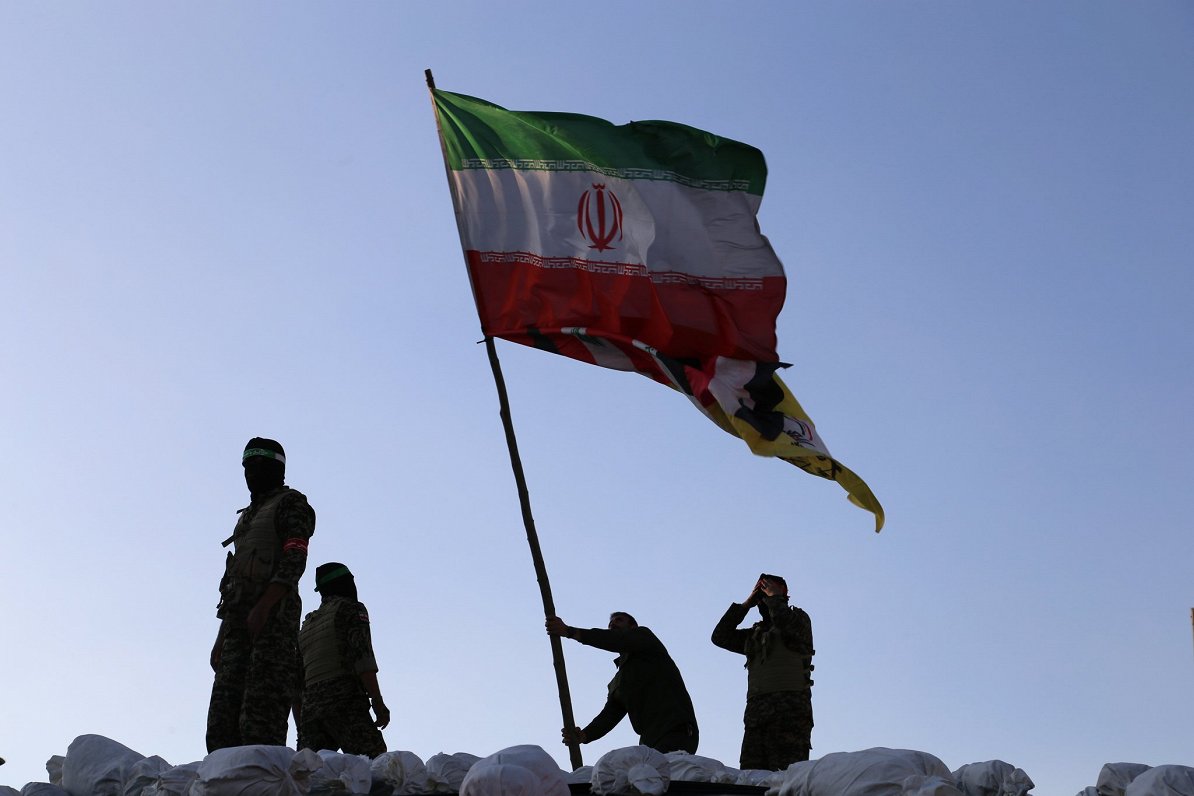 Irānas karogs Teherānā
