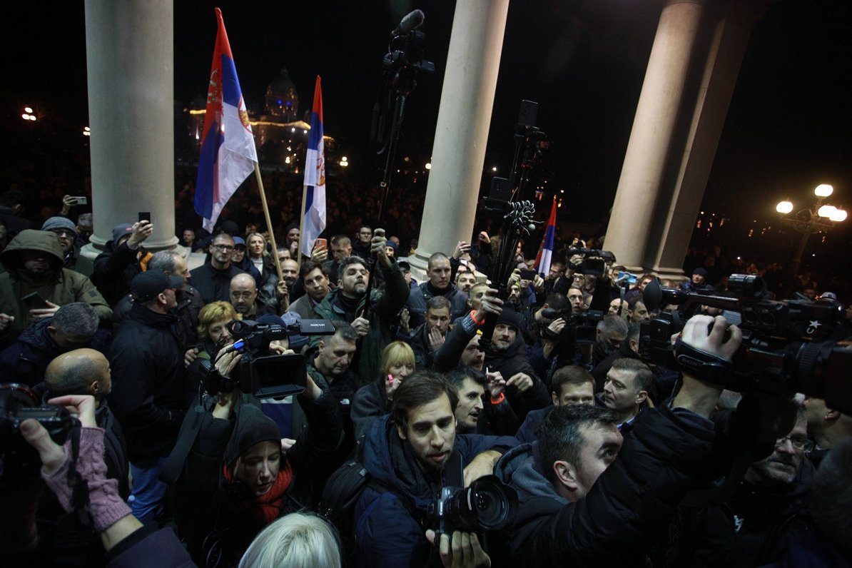 Serbijā protestē pret vēlēšanu rezultātiem