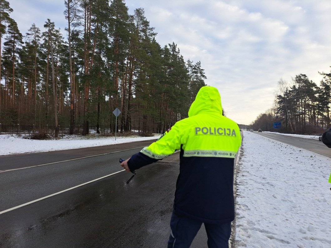 Valsts policijas reids pie Salaspils 2023. gada decembrī, Ziemassvētku brīvdienu laikā.