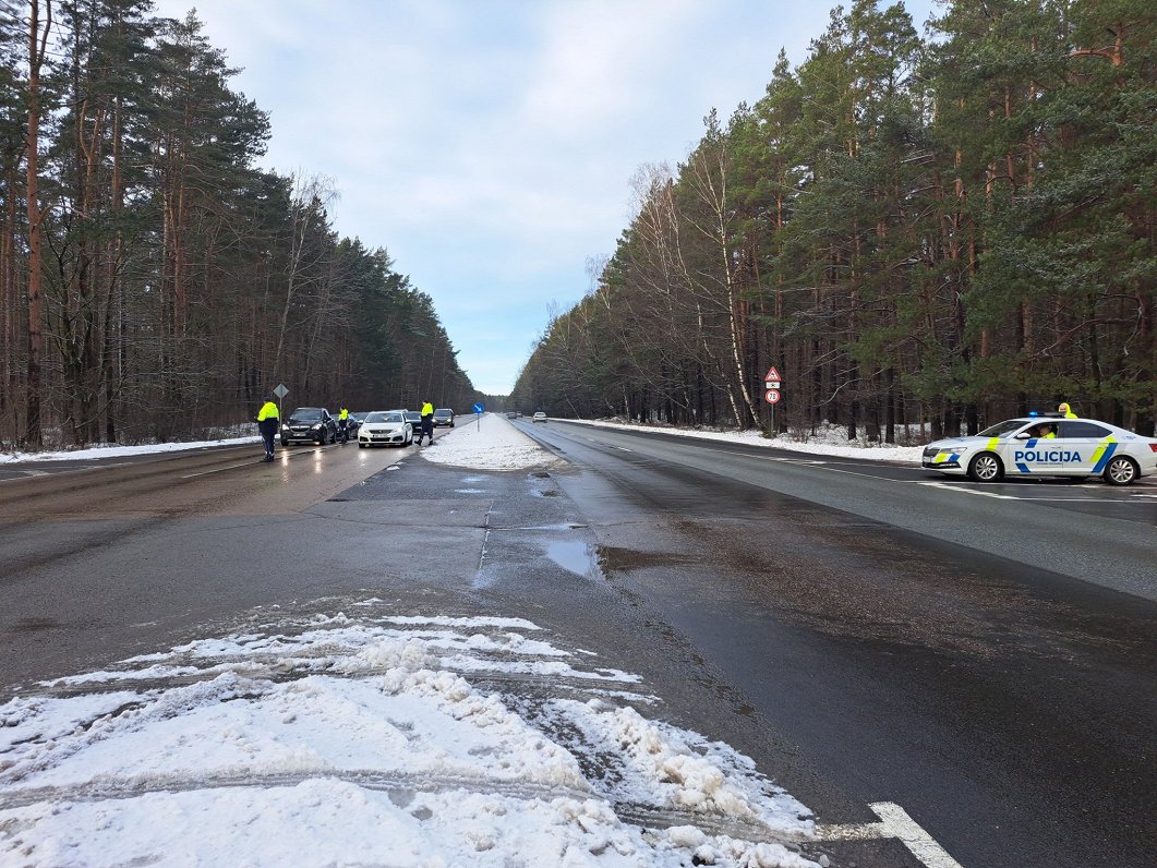 Valsts policijas reids pie Salaspils 2023. gada decembrī, Ziemassvētku brīvdienu laikā.