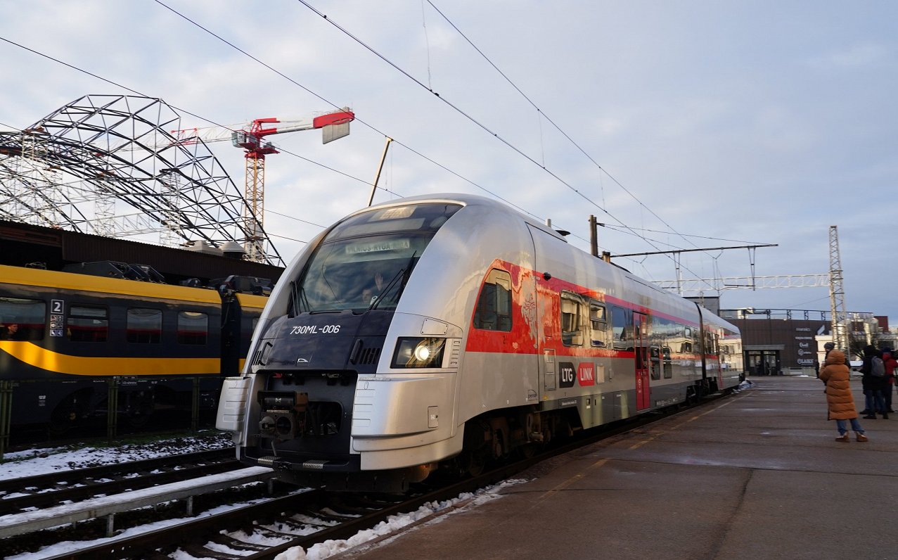 Vilciens Viļņa-Rīga pienāk Rīgas Centrālajā dzelzceļa stacijā