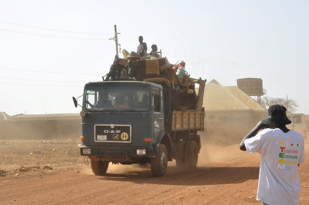 Ilustratīvs attēls: bruņota grupējuma dalībnieki iebrauc Bokosas pašpārvaldes teritorijā, Nigērijā