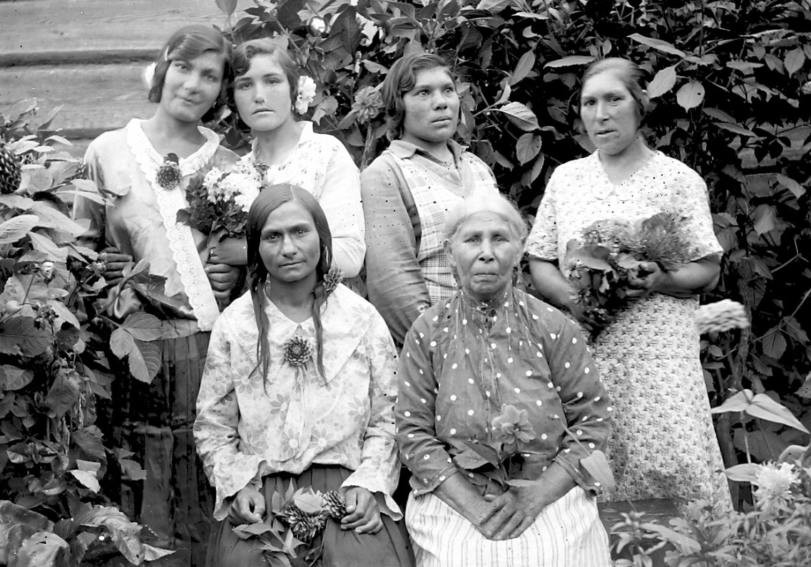 Laucienes pagasta Topeļciema romu sievietes. 20. gadsimta 30. gadi. Ž. Eihvalda foto.