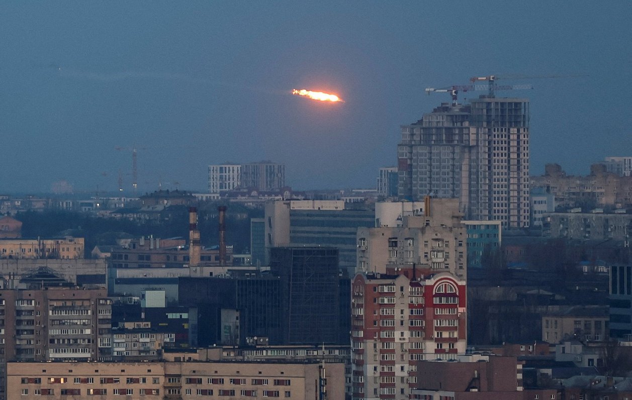 Взрыв ракеты в небе над Киевом. 29.12.2023
