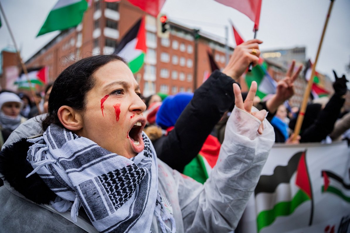Demonstrācija palestīniešu atbalstam Vācijas galvaspilsētā Berlīnē