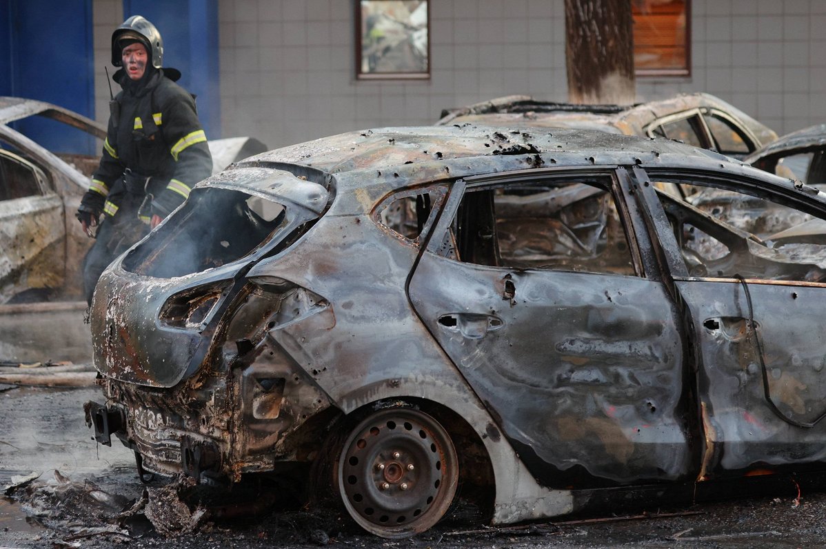 Apšaudē izpostīta automašīna Krievijas pilsētā Belgorodā
