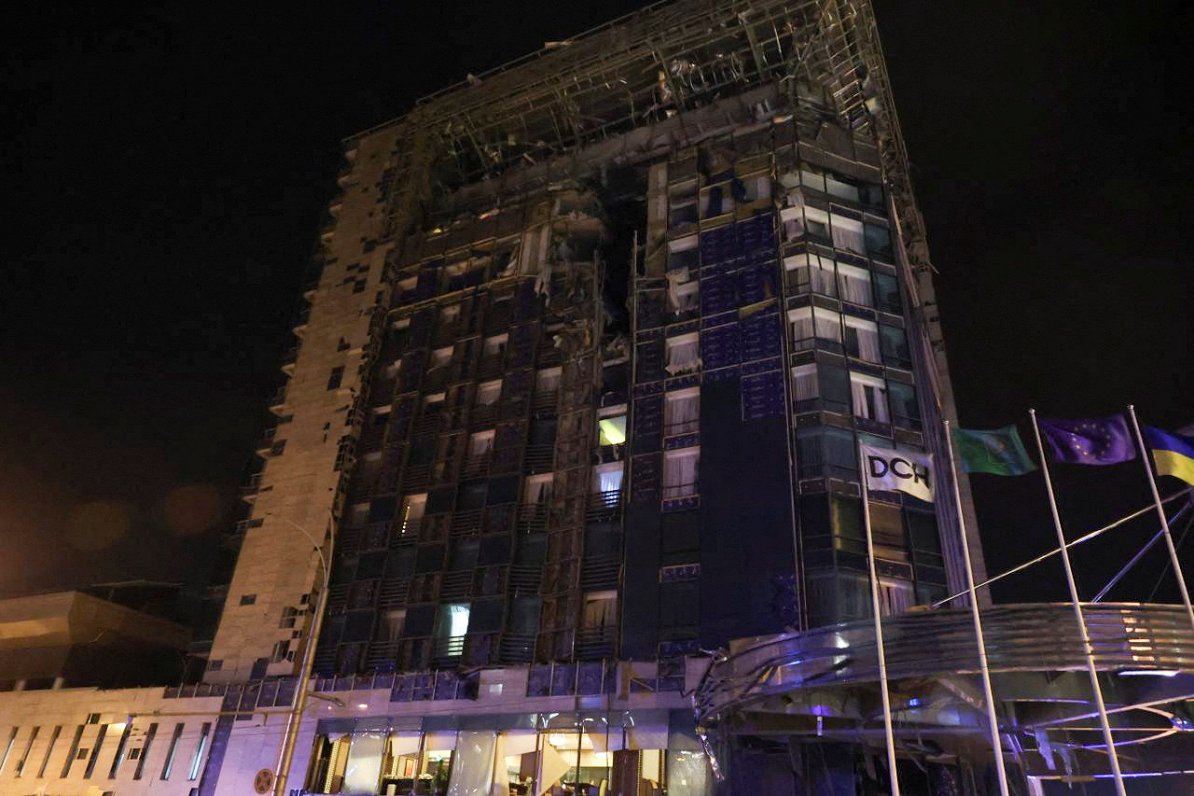 Krievijas uzbrukumā sestdien vakarā cietusi viesnīca &quot;Kharkiv Palace&quot;, ko bija iecienījuši...