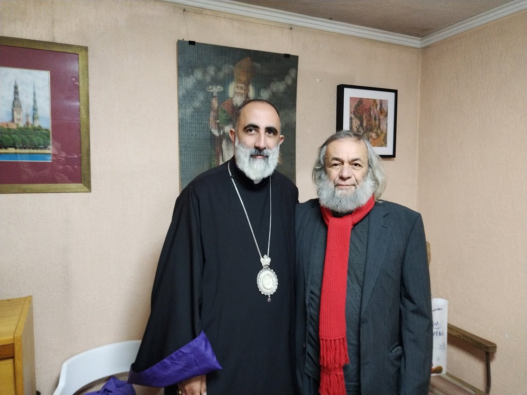 Епископ Вардан Навасардян (слева) и Бабкен Степанян