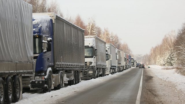 Pie Latvijas–Baltkrievijas robežpunkta «Pāternieki» pieaug kravas auto rindas