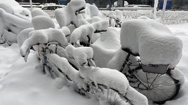Centrāleiropā spēcīga snigšana