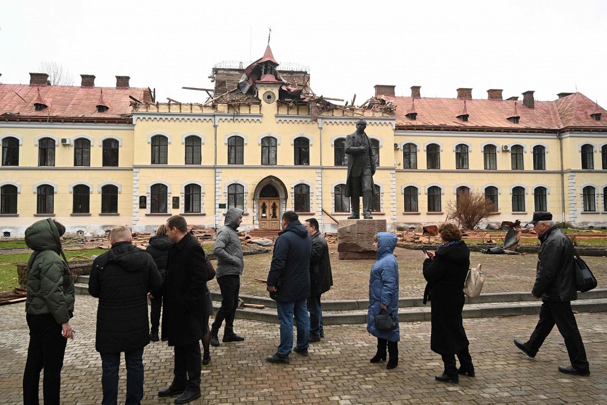 Krievijas armijas uzbrukumā izpostīts muzejs Ļvivā