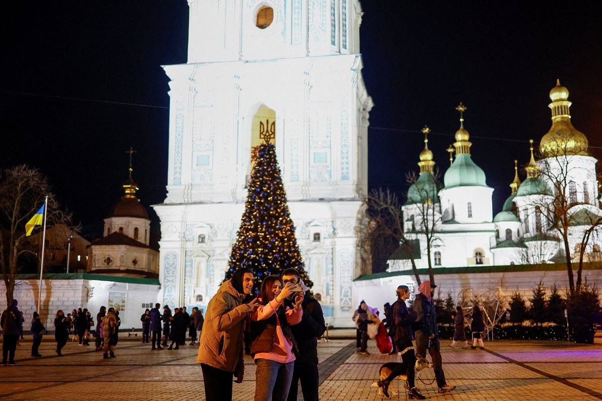 Горожане встречают Новый год. Украина, Киев, 01.01.2023.