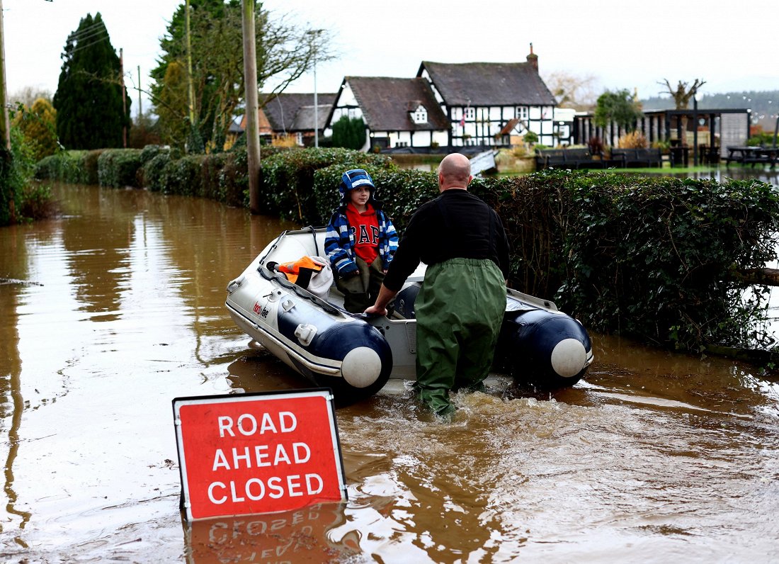 Lielbritānijā netālu no Vusteras vētras dēļ izcēlušies plūdi