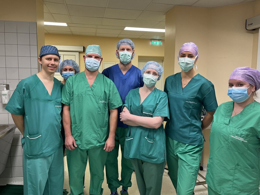 Operācija notika ārstes ķirurģes Dr.med.doc. Jeļenas Maksimenko vadībā.