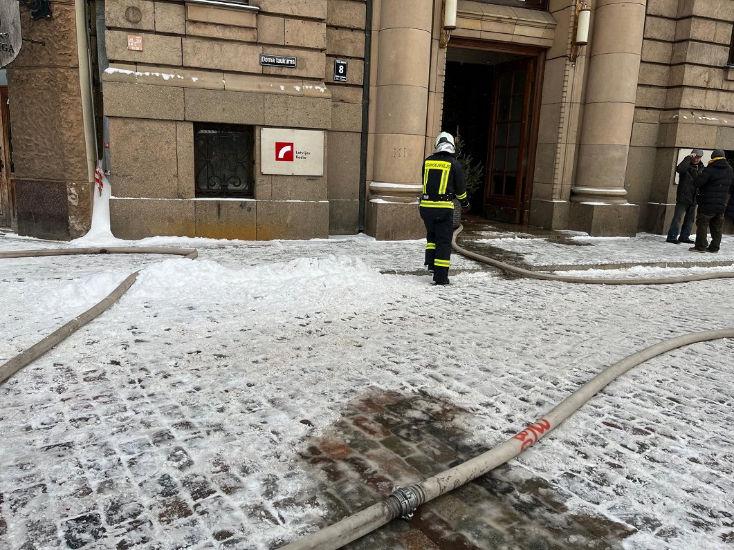 Sadūmojums Latvijas Radio ēkā Doma laukumā.