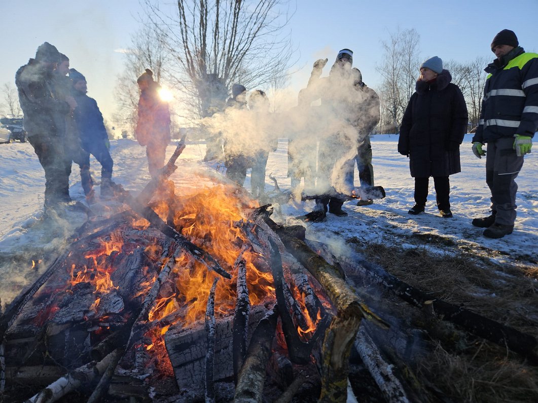 Latvijos ir Lietuvos ūkininkai uždega protesto laužus / Straipsnis