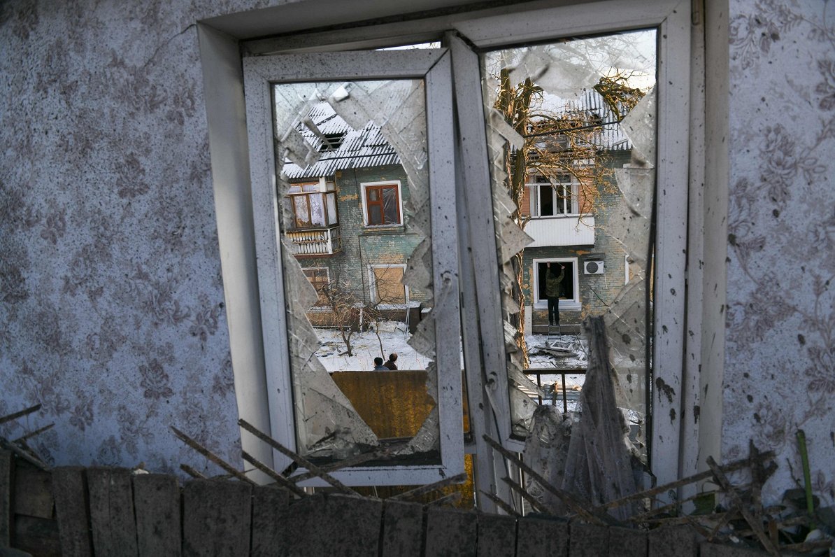 Вид из окна разрушенного дома. Украина, Макеевка, Луганская область. 12.01.2024