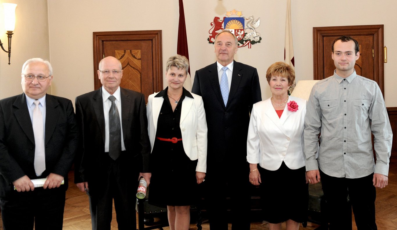 Во время встречи с президентом Латвии Андрисом Берзиньшем. Катков - второй слева