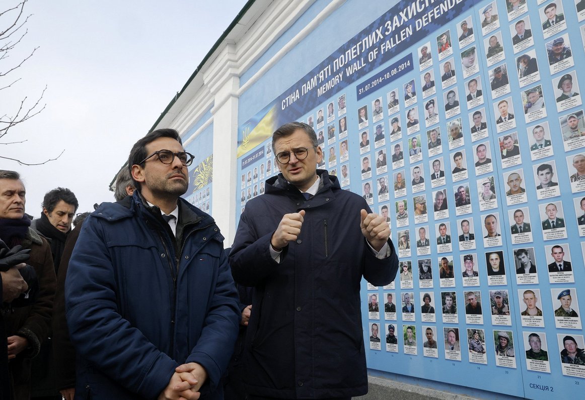 Главы МИД Франции и Украины Стефан Сежурне (слева) и Дмитрий Кулеба
