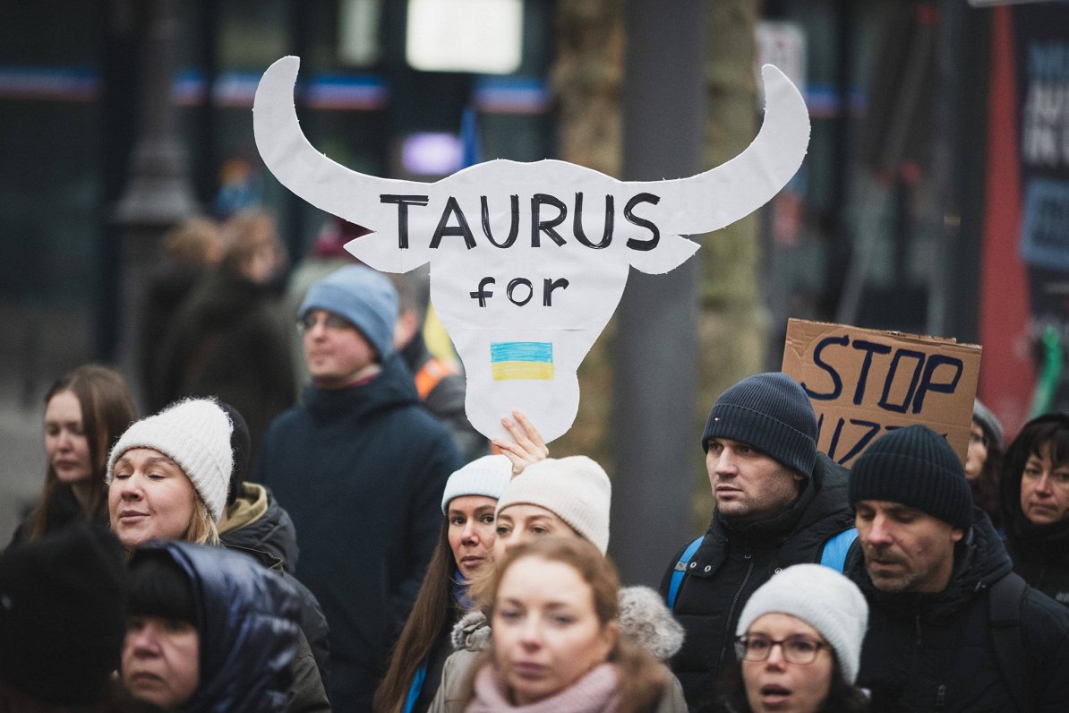 Vācijā atbalsta akcija &quot;Taurus&quot; raķešu piegādei Ukrainai