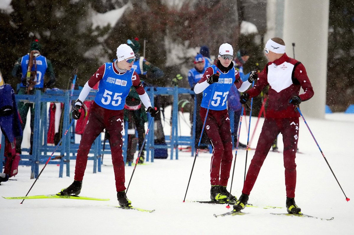 Latvijas biatlonisti treniņā jaunatnes ziemas olimpiskajās spēlēs