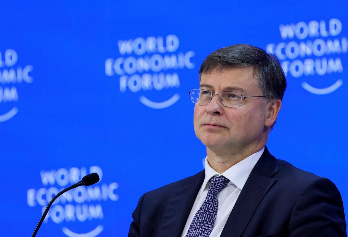 Attēlā Valdis Dombrovskis