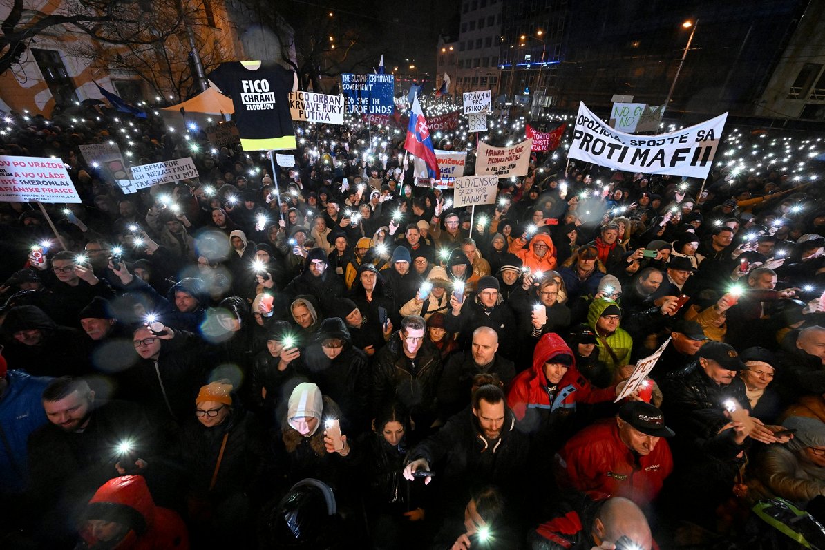 Protesta akcija pret valdības ierosinātiem grozījumiem kriminālkodeksā Slovākijas galvaspilsētā Brat...