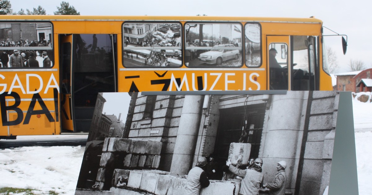 Muzejpedagoģiskā nodarbība “Muzeobuss” 1991. gada barikāžu muzejā.