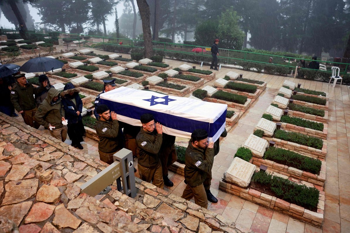 Karadarbībā bojāgājušā Izraēlas karavīra bēres