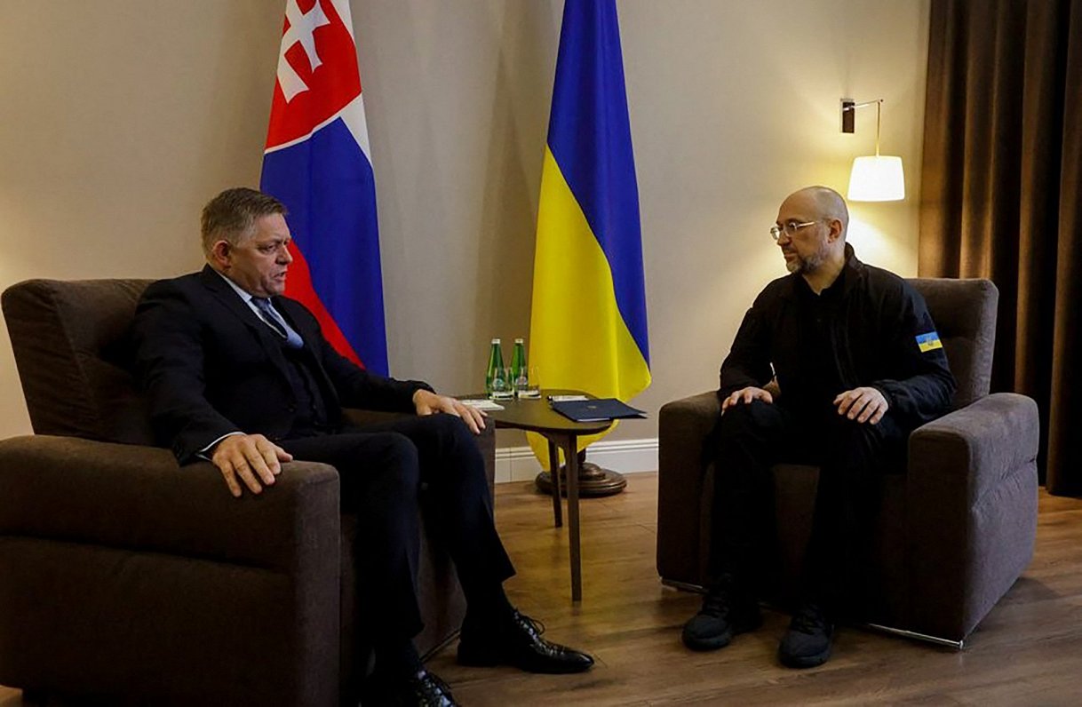 Slovākijas premjerministrs Roberts Fico un Ukrainas valdības vadītājs Deniss Šmihaļs