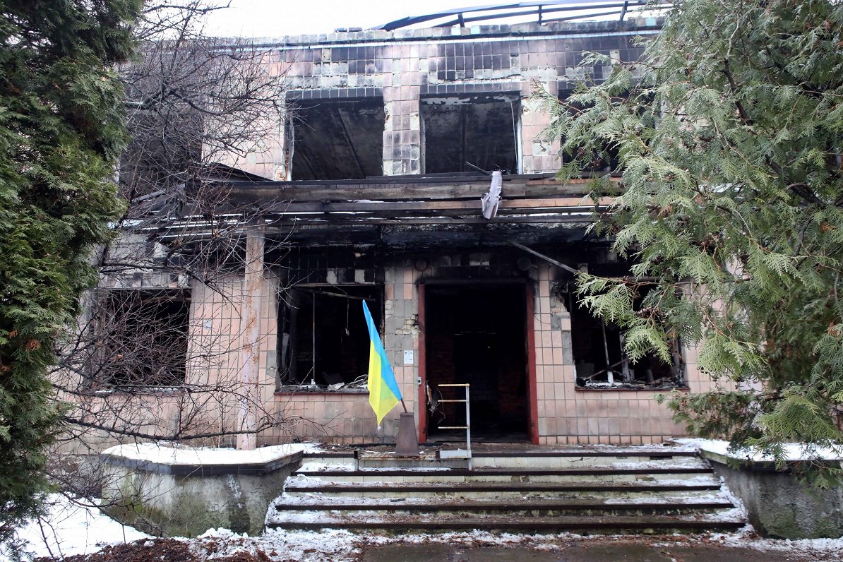 Krievijas uzbrukumos iznīcināta tiesas ēka Borodjankā, Ukrainā