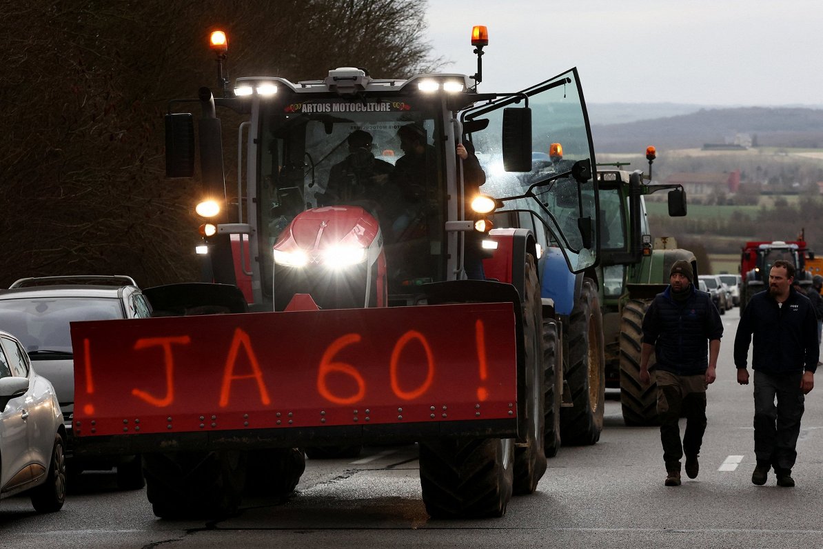 Francijas lauksaimnieki protestē pret degvielas nodokļa paaugstināšanu