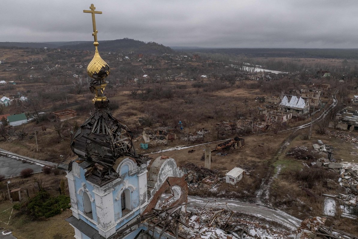 Уничтоженная церковь и другие разрушения в селе Богородичное Донецкой области, снято 27.01.2024