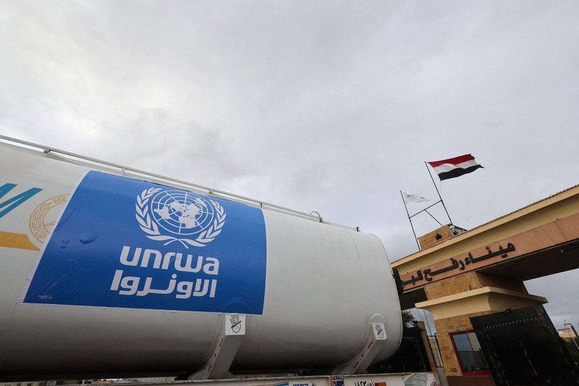 ANO Palestīniešu bēgļu lietu aģentūras (UNRWA) kravas auto pie Rafahas robežpunkta Ēģiptē
