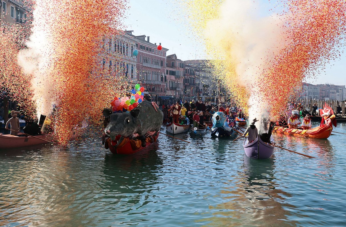 Il Carnevale di Venezia si apre con una sfilata di barche / Articolo