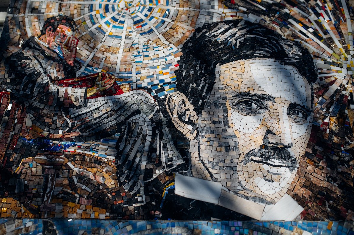 Nikola Teslas mozaīkas portrets.