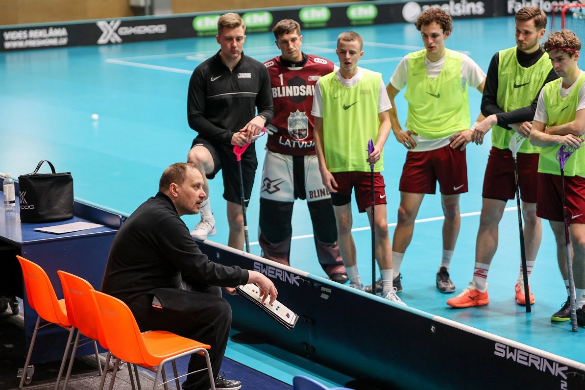 Heiki Lūkonens (pa kreisi) Latvijas izlases treniņā