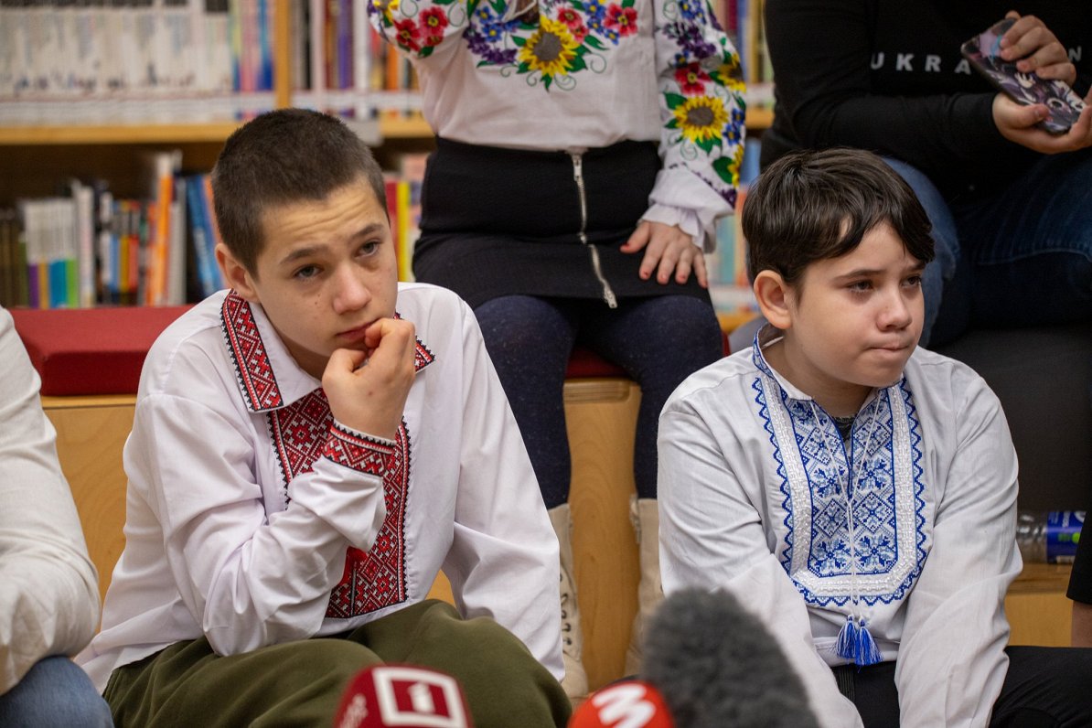 Ukraiņu bērni. kas no kara patvērušies Latvijā.