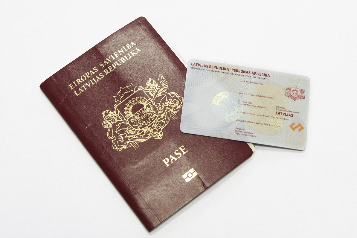 Latvijas Republikas pase un personas apliecība jeb elektroniskās identifikācijas karte