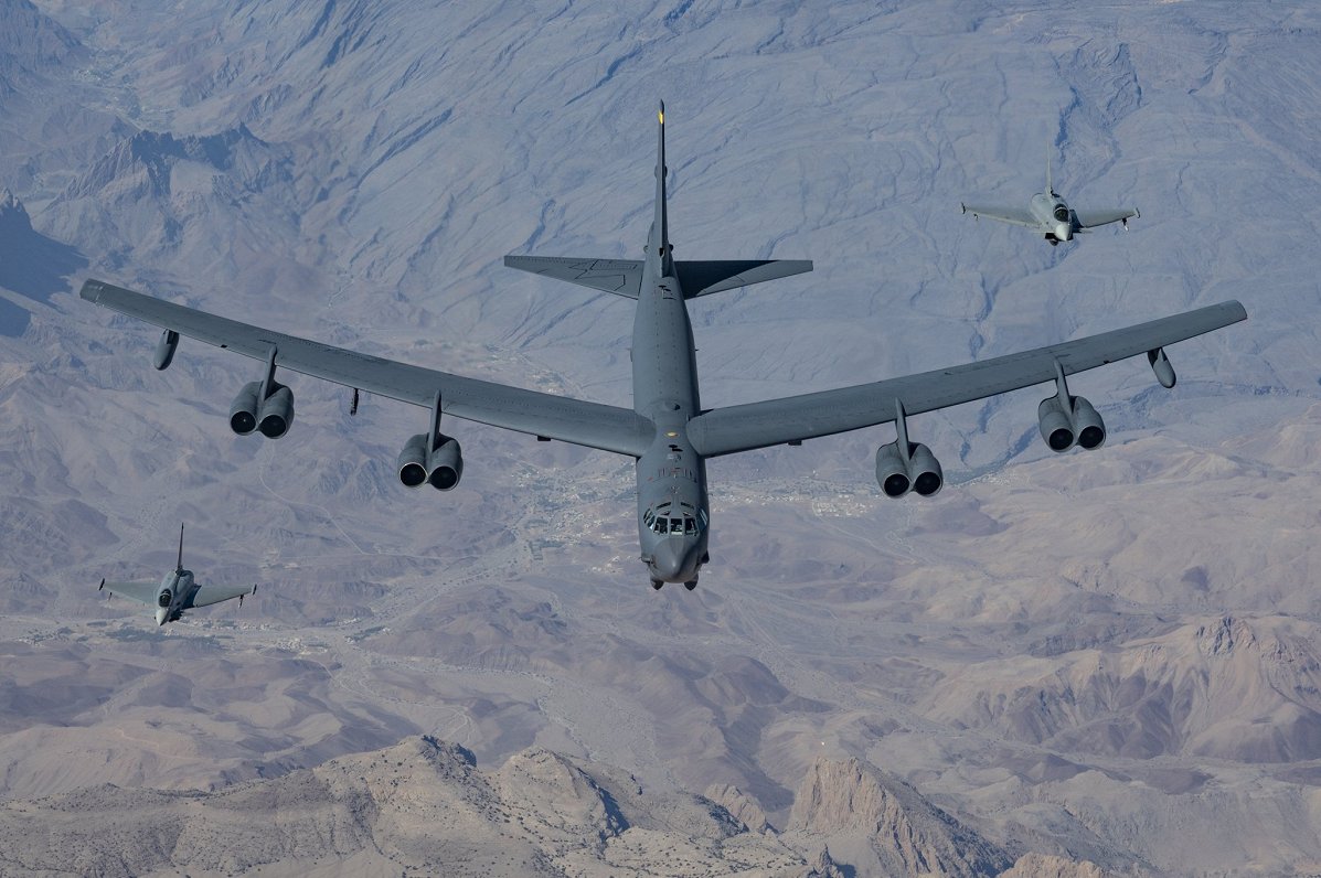 ASV gaisa spēku bumbvedējs &quot;B-52H Stratofortress&quot;. Attēls ilustratīvs