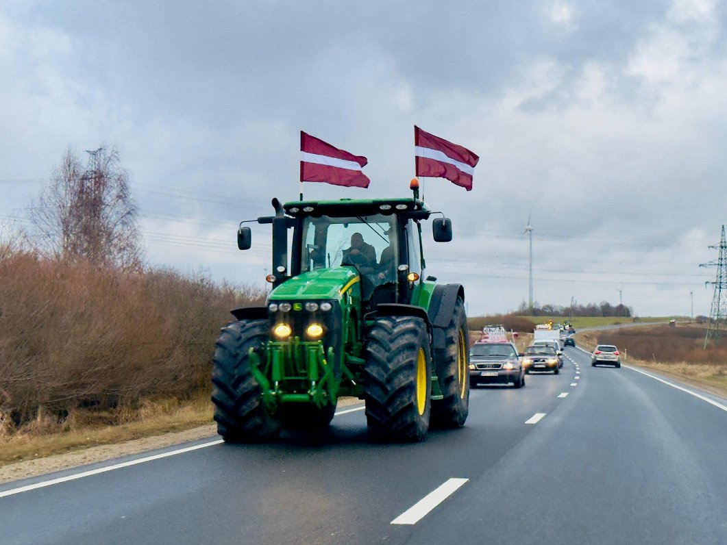 Protestos visā Latvijā piedalījušies ap 2000 lauksaimnieku