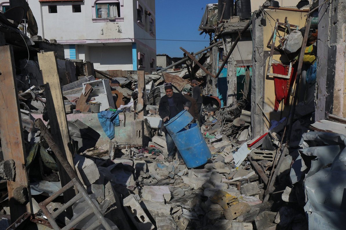 Izraēlas triecienos nopostītas dzīvojamās mājas Gazas joslā